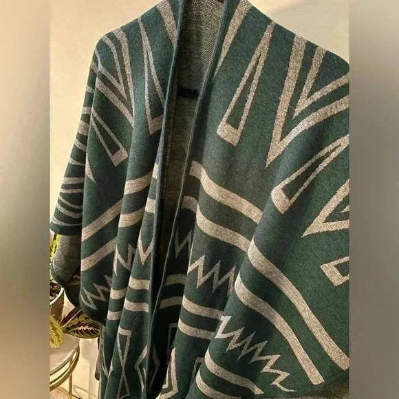 *NWOT*  Cape - Picture 2 of 3